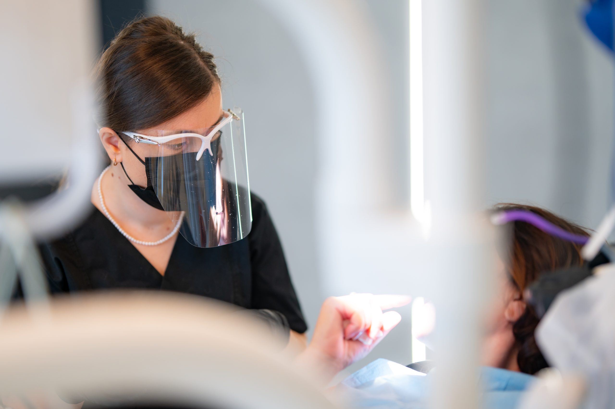 Tratament dentar fără durere la clinica Eliance Dent